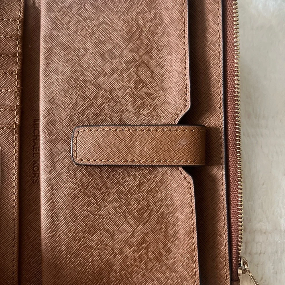 Michael Kors wristlet - Picture 8 of 10